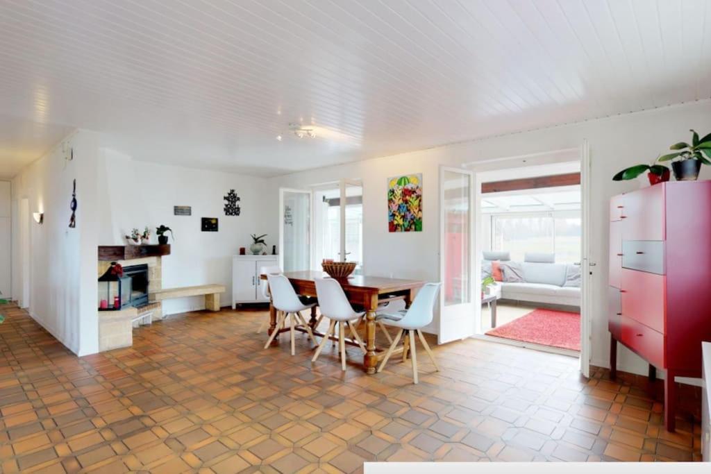Cheerful Villa With Fireplace, Bath-Tub And Garden Noville Exterior foto